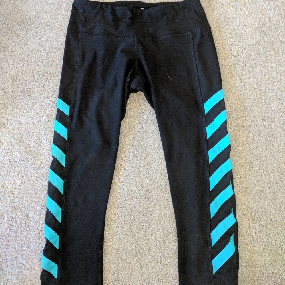Cropped velocity mesh legging
